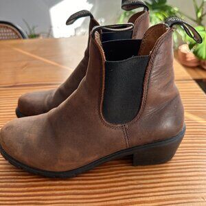 Brown Blundstones with Heel womens 7.5 or uk 4.5